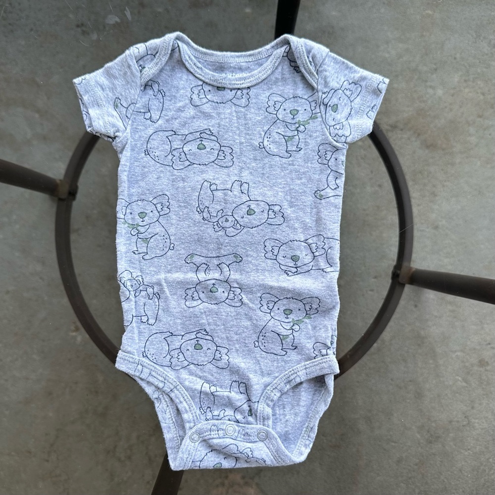 Carter’s Koala Print Short Sleeve Bodysuit in Gray/Black/Green - Size 9 Months